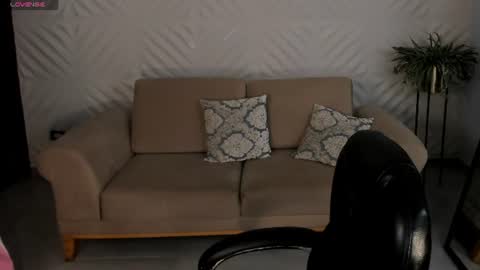 Snapshot of madelinefox_ chatting on 06-14-26, 09:55 Madeline online show from 06-14-26, 09:55