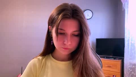 Snapshot of madelinepanagos chatting on 05-27-26, 03:20 Alice online show from 05-27-26, 03:20