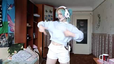 Snapshot of madgezari chatting on 02-20-26, 06:48 Alice Kaneki online show from 02-20-26, 06:48