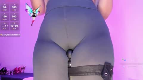 Madisson Smith  online show from 11-24-25, 04:12