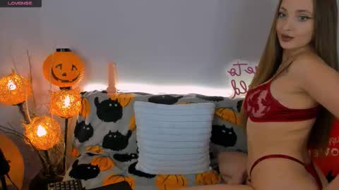 Snapshot of madis0n_crystal chatting on 10-25-25, 10:15 Madison online show from 10-25-25, 10:15