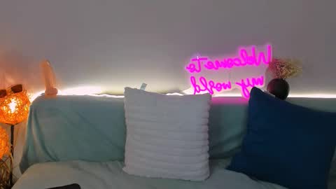 Snapshot of madis0n_crystal chatting on 12-16-25, 12:15 Madison online show from 12-16-25, 12:15