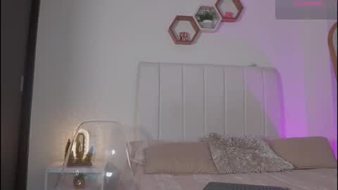 Valentina   1030   530  -  online show from 11-19-25, 05:07