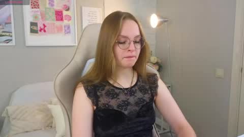 Snapshot of madisonsmitt chatting on 04-20-26, 04:59 Maddy online show from 04-20-26, 04:59