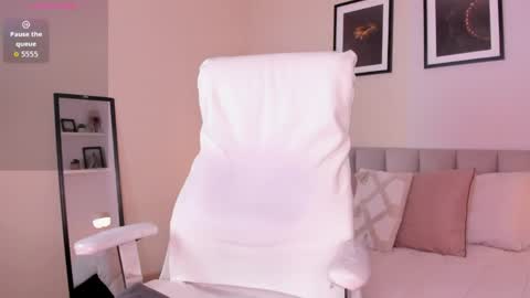 Snapshot of madisson_blue_ chatting on 05-21-26, 02:35 madisson_blue_ online show from 05-21-26, 02:35