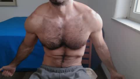 Snapshot of madmax20x chatting on 05-10-26, 05:01 madmax20x online show from 05-10-26, 05:01