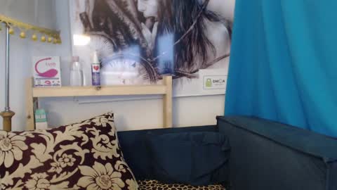 Elizabeth online show from 03-01-25, 01:22