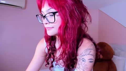 Mae Lyra online show from 01-08-26, 09:17