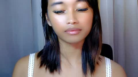 Snapshot of maecums chatting on 07-19-26, 12:25 mae online show from 07-19-26, 12:25