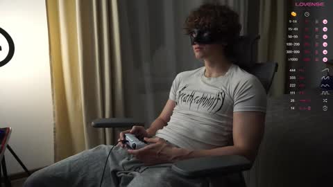 Snapshot of maestro3369 chatting on 10-18-25, 09:48 Mike XMaestro 3369 online show from 10-18-25, 09:48