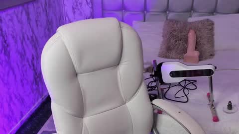Mae online show from 02-24-25, 01:35