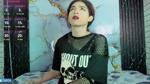 Snapshot of maevekuro chatting on 10-13-25, 03:17 maevekuro online show from 10-13-25, 03:17