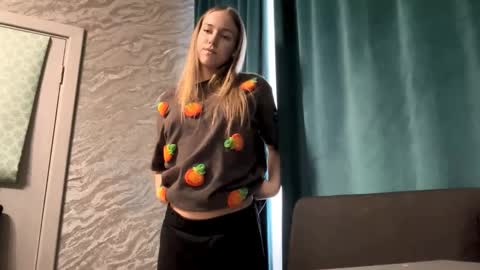 Sara online show from 03-22-26, 06:17