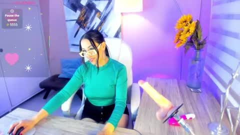Snapshot of mafe_cream chatting on 11-19-25, 10:43 Maria Fernanda online show from 11-19-25, 10:43