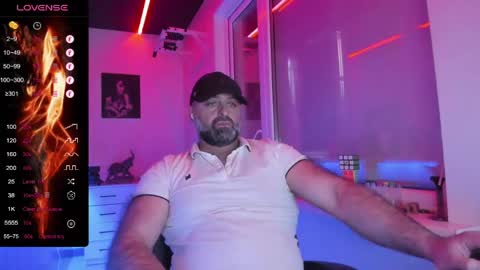 Snapshot of magabear chatting on 05-10-26, 07:35 Magabear online show from 05-10-26, 07:35