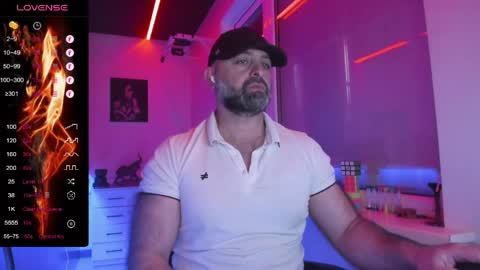 Snapshot of magabear chatting on 05-12-26, 02:41 Magabear online show from 05-12-26, 02:41