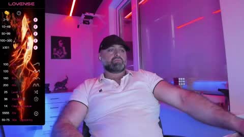 Snapshot of magabear chatting on 05-18-26, 01:17 Magabear online show from 05-18-26, 01:17
