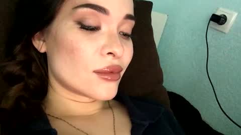 magggg658318 online show from 06-01-26, 02:41