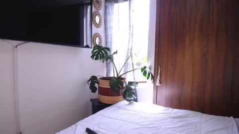 maggie online show from 11-19-25, 04:07