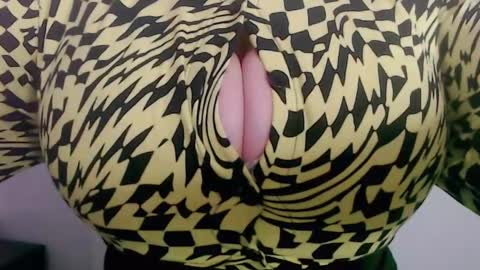 Maggie   online show from 01-22-25, 02:48