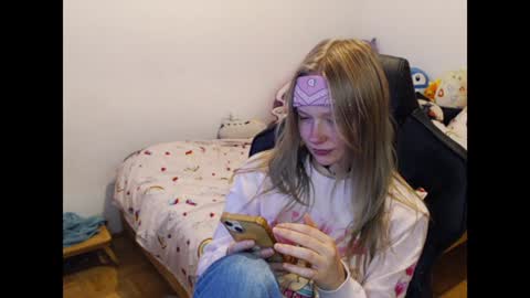 Magdalene Swaggy online show from 12-12-24, 07:04