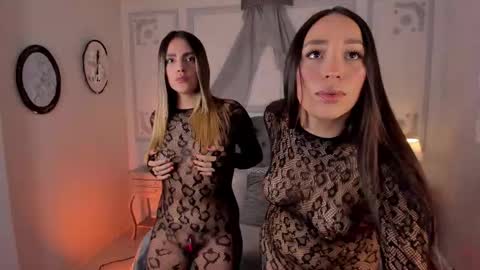 Snapshot of maggietime chatting on 11-28-25, 09:39 online show from 11-28-25, 09:39