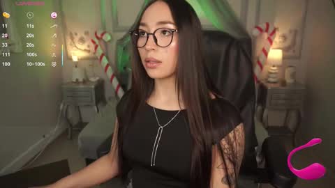 Snapshot of maggietime chatting on 12-17-25, 09:54 online show from 12-17-25, 09:54