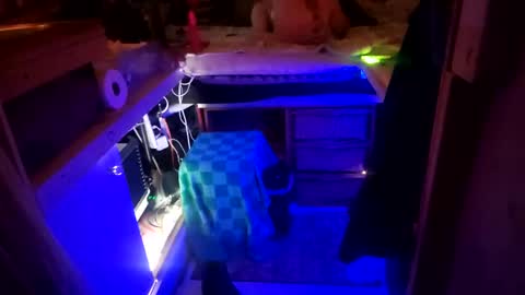 Gaia Love online show from 02-06-25, 06:40