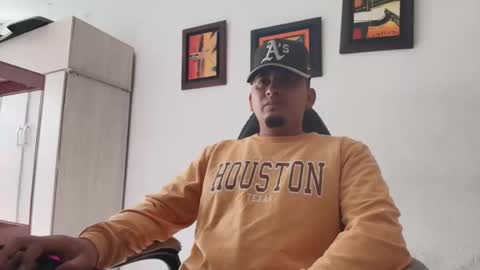 magic_milk23 online show from 12-05-25, 01:42