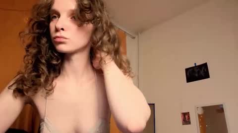 Mikky or Moon online show from 12-17-25, 08:59