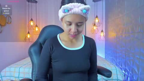 Snapshot of magic_oliviah chatting on 05-29-26, 01:20 Oliviah online show from 05-29-26, 01:20