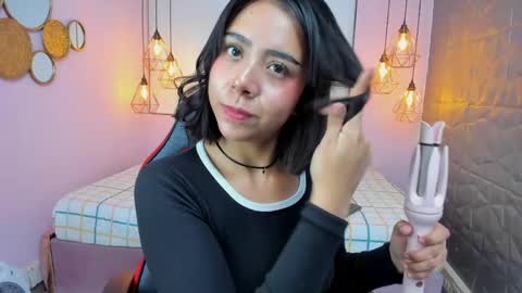 Snapshot of magic_oliviah chatting on 06-06-26, 01:05 Oliviah online show from 06-06-26, 01:05