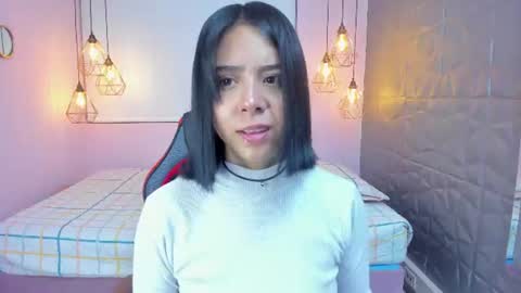 Snapshot of magic_oliviah chatting on 06-17-26, 01:12 Oliviah online show from 06-17-26, 01:12