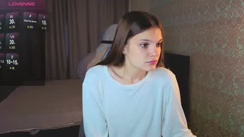 Snapshot of magic_shy chatting on 09-19-25, 01:29 Merry online show from 09-19-25, 01:29