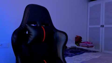 Snapshot of magiccorey chatting on 10-06-25, 05:16 magiccorey online show from 10-06-25, 05:16