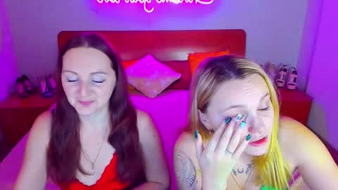 Lili and Bella online show from 01-17-25, 07:19