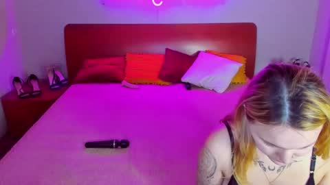 Lili and Bella online show from 02-01-25, 06:54