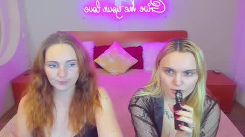 Lili and Bella online show from 12-05-25, 06:26