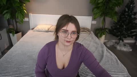 Snapshot of magicpeachhs chatting on 12-11-24, 06:58 Emily online show from 12-11-24, 06:58