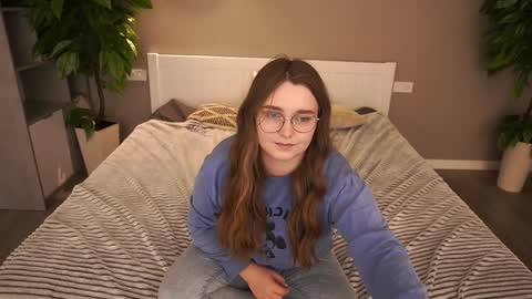Snapshot of magicpeachhs chatting on 12-12-24, 07:04 Emily online show from 12-12-24, 07:04