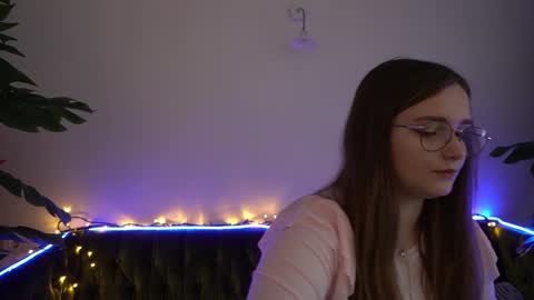 Snapshot of magicpeachhs chatting on 12-16-24, 09:03 Emily online show from 12-16-24, 09:03