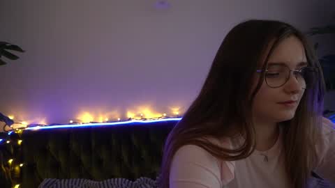 Snapshot of magicpeachhs chatting on 12-16-24, 12:06 Emily online show from 12-16-24, 12:06