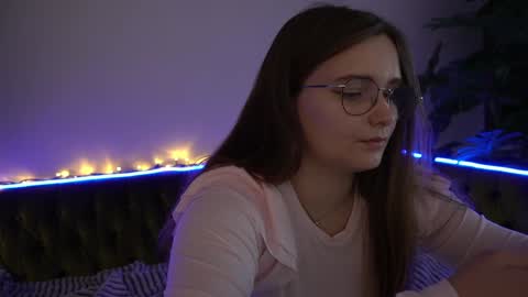 Snapshot of magicpeachhs chatting on 12-16-24, 06:16 Emily online show from 12-16-24, 06:16