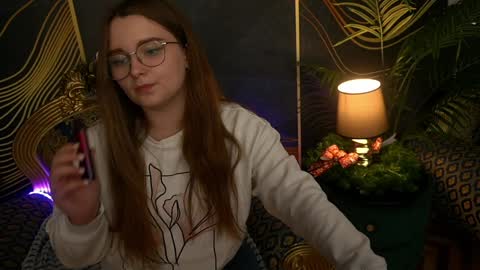 Snapshot of magicpeachhs chatting on 12-19-24, 06:12 Emily online show from 12-19-24, 06:12
