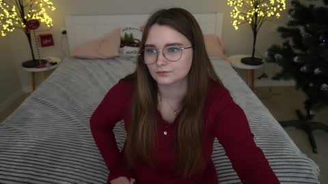 Snapshot of magicpeachhs chatting on 12-20-24, 08:12 Emily online show from 12-20-24, 08:12