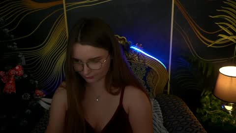 Snapshot of magicpeachhs chatting on 01-01-25, 10:54 Emily online show from 01-01-25, 10:54