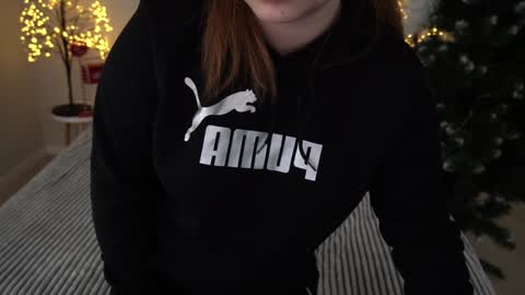 Snapshot of magicpeachhs chatting on 01-02-25, 01:51 Emily online show from 01-02-25, 01:51