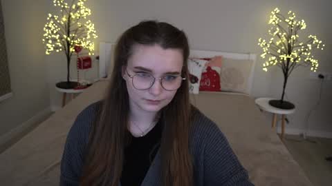 Snapshot of magicpeachhs chatting on 01-06-25, 02:58 Emily online show from 01-06-25, 02:58