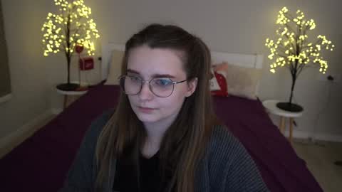 Snapshot of magicpeachhs chatting on 01-06-25, 09:00 Emily online show from 01-06-25, 09:00
