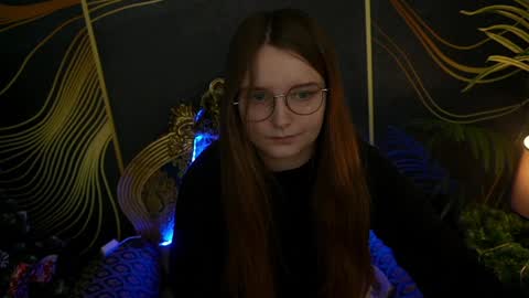 Snapshot of magicpeachhs chatting on 01-14-25, 01:17 Emily online show from 01-14-25, 01:17